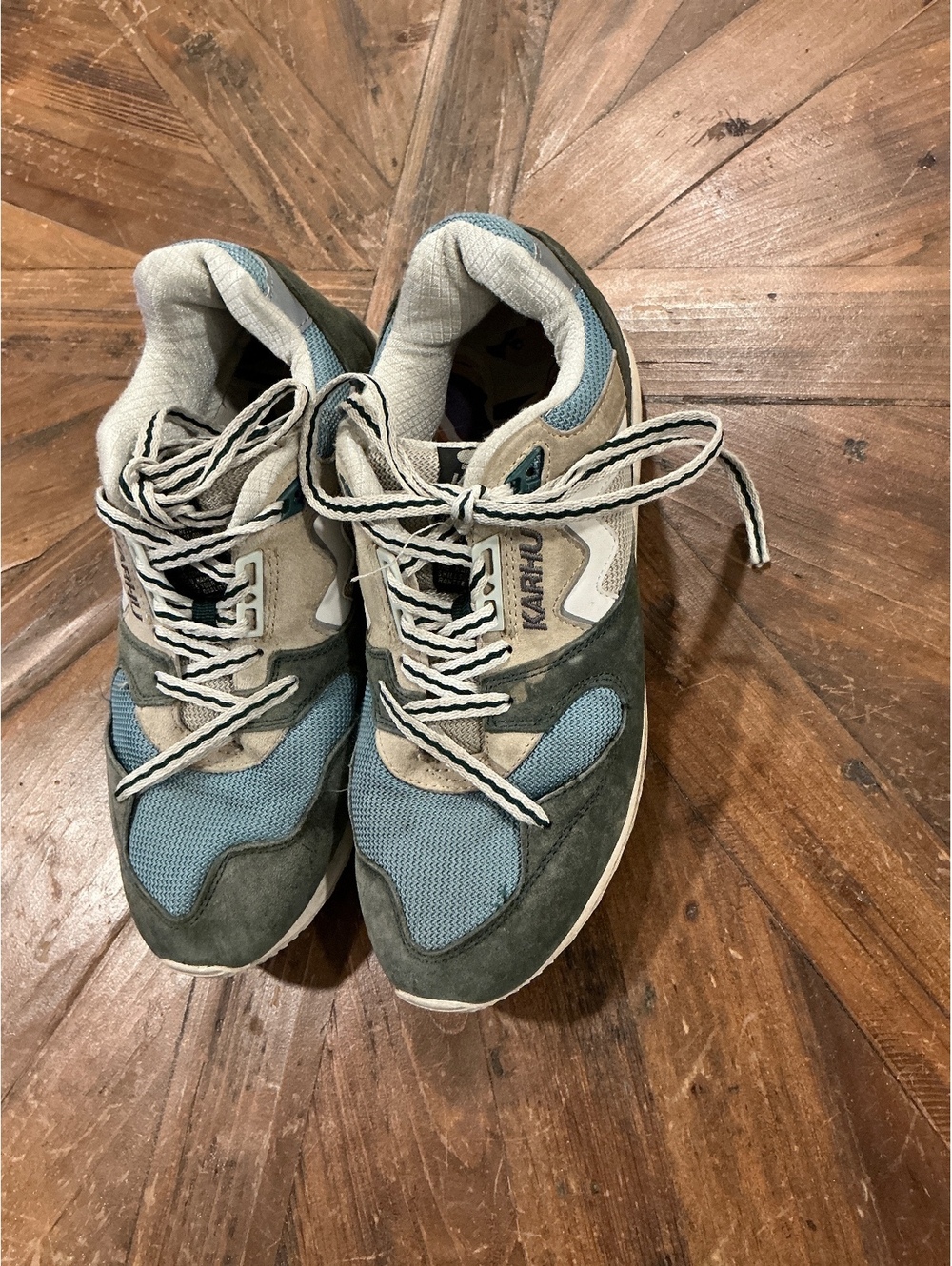 Karhu SYNCHRON Air Cushion Men's Athletic Sneakers Size 8.5 / 42 Blue and Green